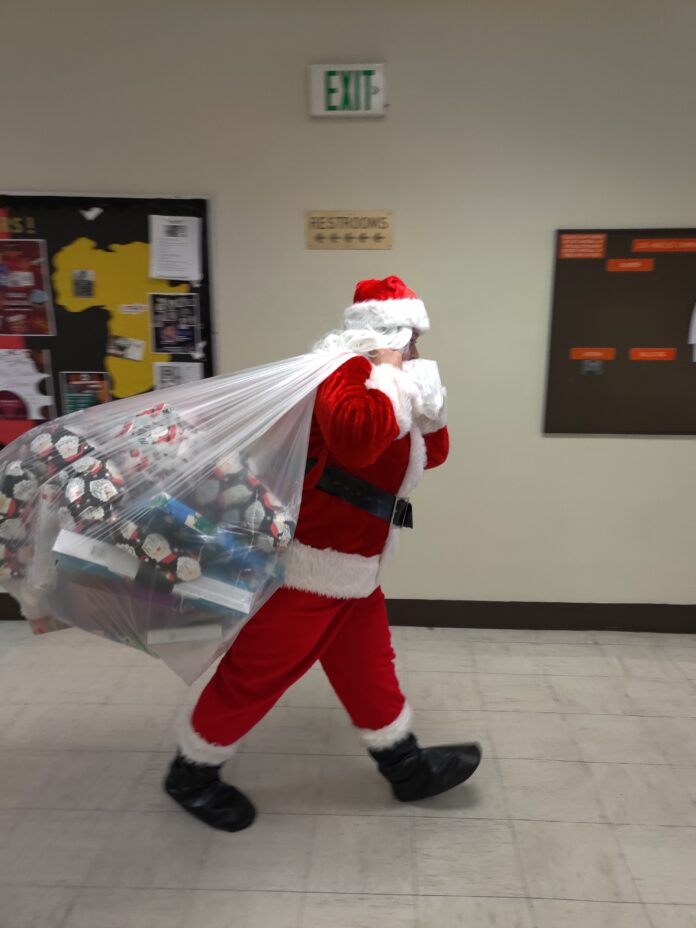 Operation: SANTA 2021 in North Hollywood Needs YOU! SantaWalking Operation: SANTA 2021 in North Hollywood Needs YOU!