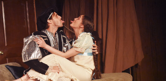 Cecil Jennings, Amelia Vargas in "Classic Couples Counseling" at Theatre West. Credit: Garry Kluger.