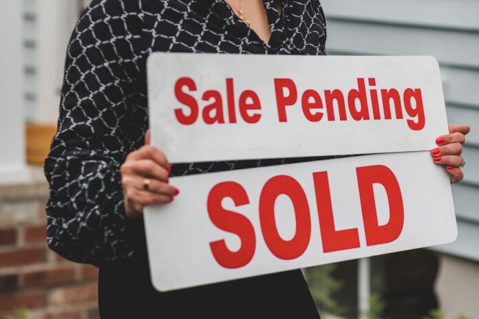 Selling a House with Tenants: A Comprehensive Guide for Landlords