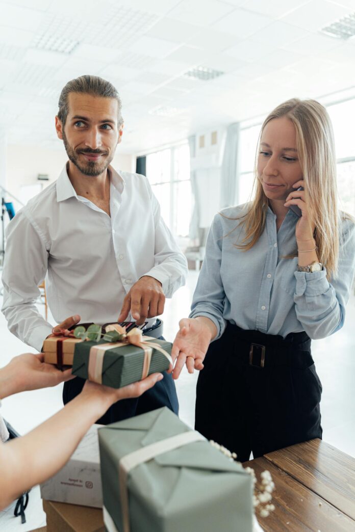 Customized Corporate Gifts in Dubai: Elevating Business Relationships