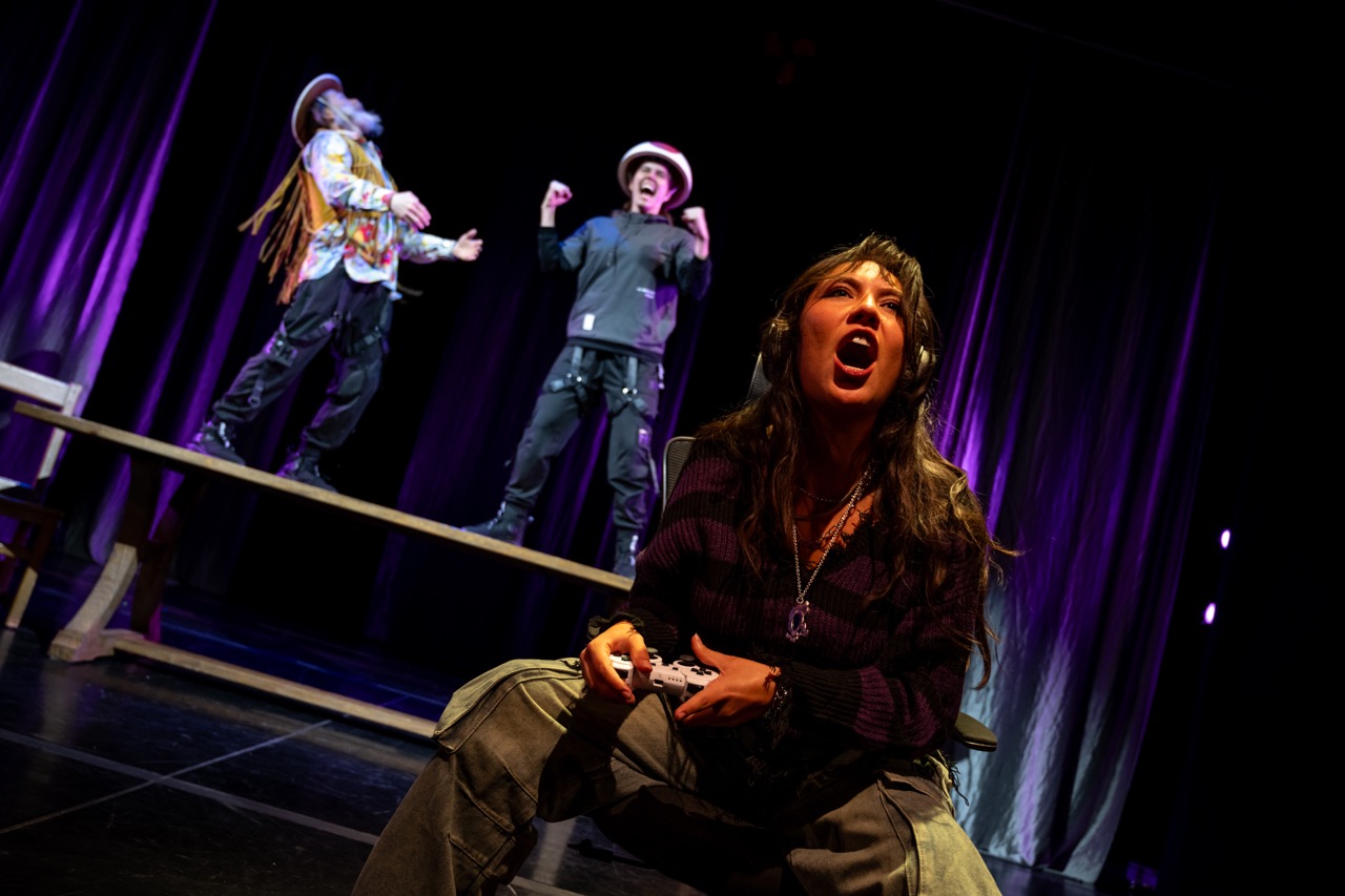 Pen playing MMW 2 Large