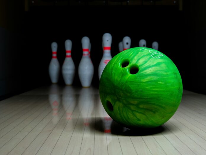 engin-akyurt-YxiW_hx3lyA-unsplash modernizing bowling alleys - green bolwing ball next to pins