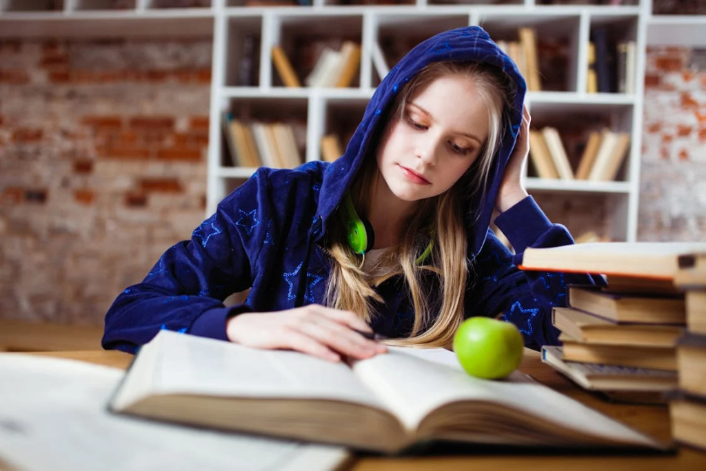 (A student studying)