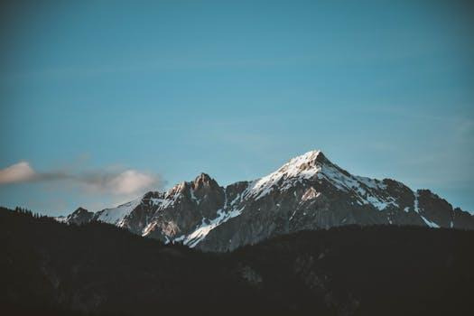 Clear mountain landscape symbolizing focus and clarity in digital strategy