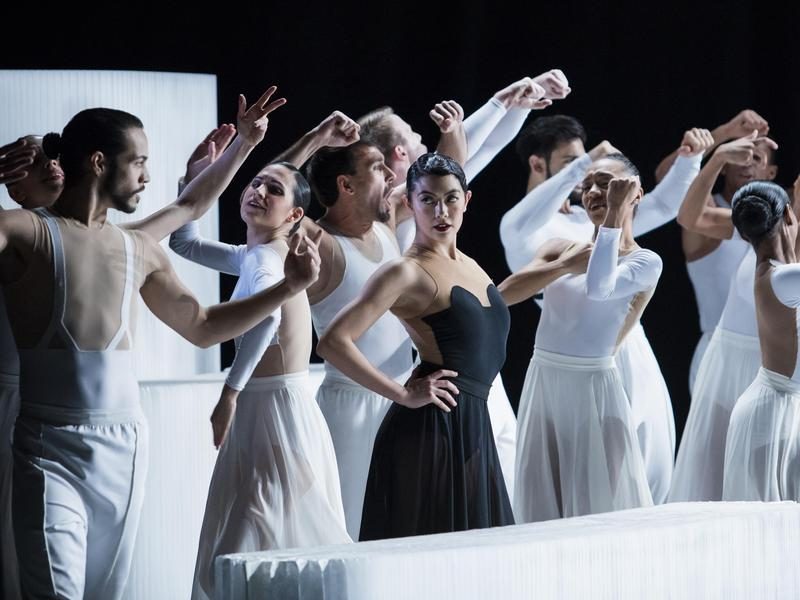 Ballet Hispánico ensemble performing Carmen.maquia