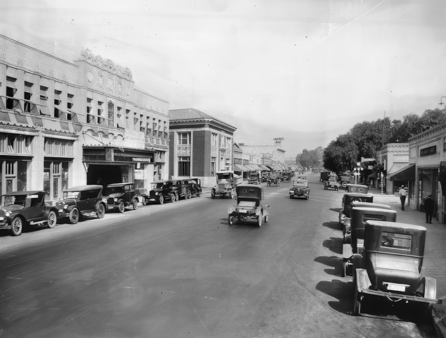 Historic view of El Portal Theatre on Lankershim Boulevard in North Hollywood shortly after opening in 1926.