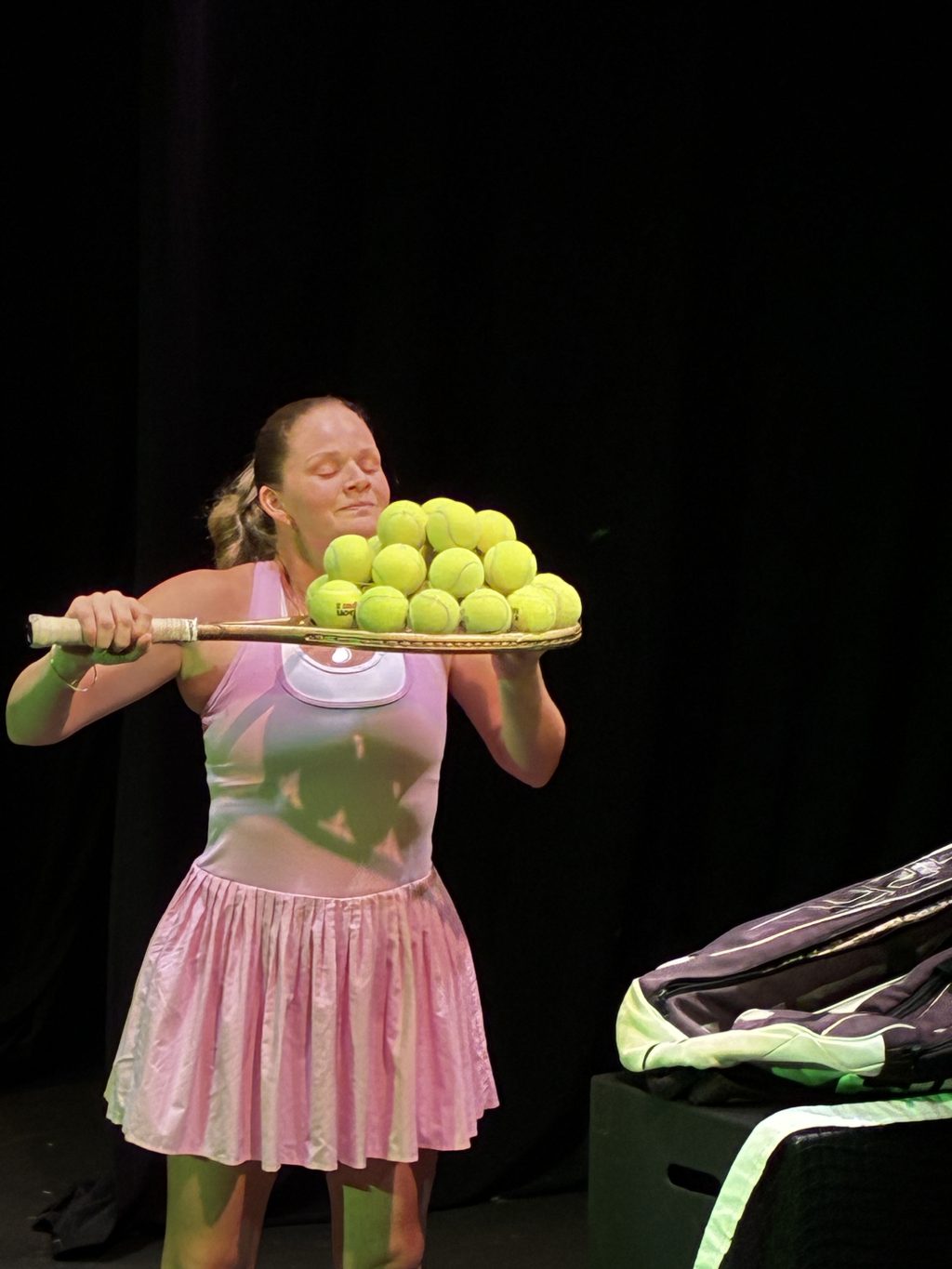 Luciana Di Laura performs in El Brillo de Mis Ojos during Casa 0101’s Stand in the Light solo show festival.