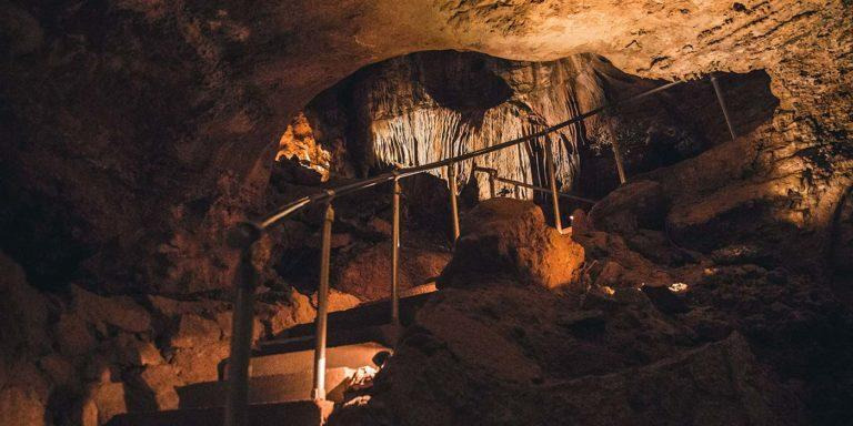 Cave of the Winds lantern tour underground experience